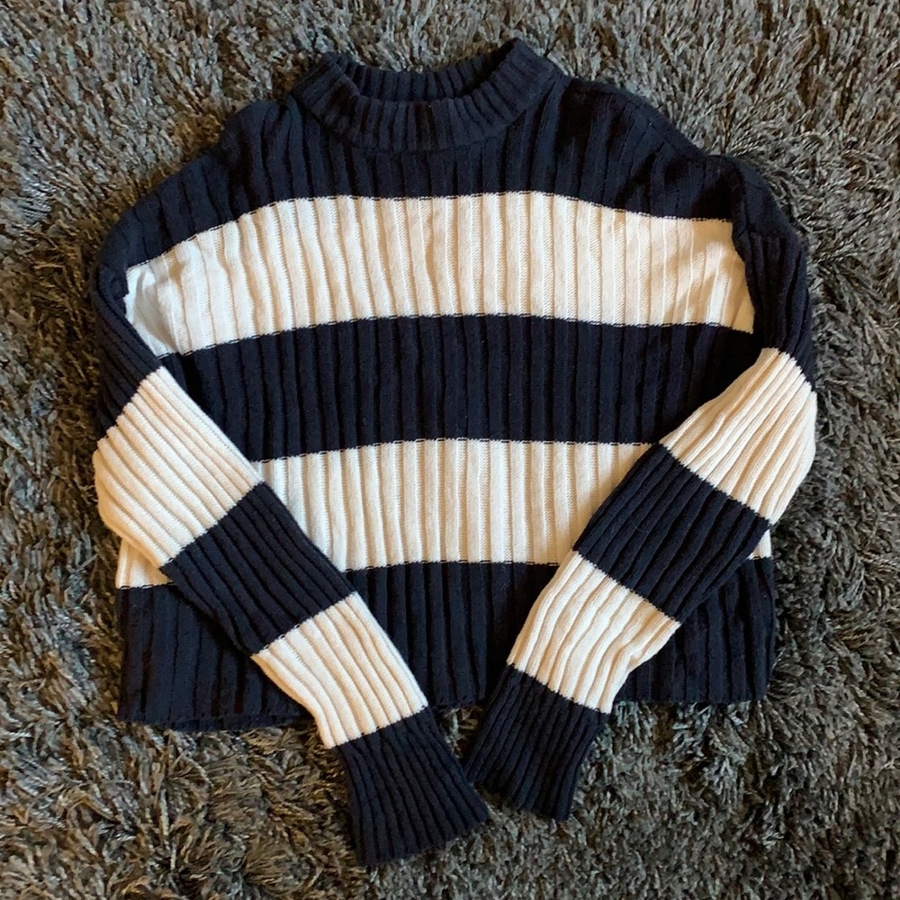 Navy and off white AE long sleeve sweater